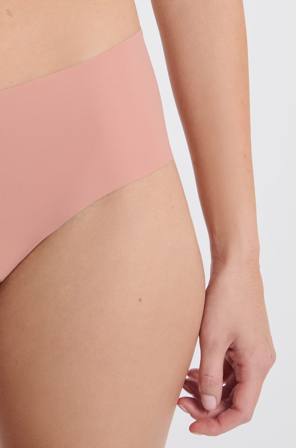 Braguita culotte de microfibra;${refinementColor}