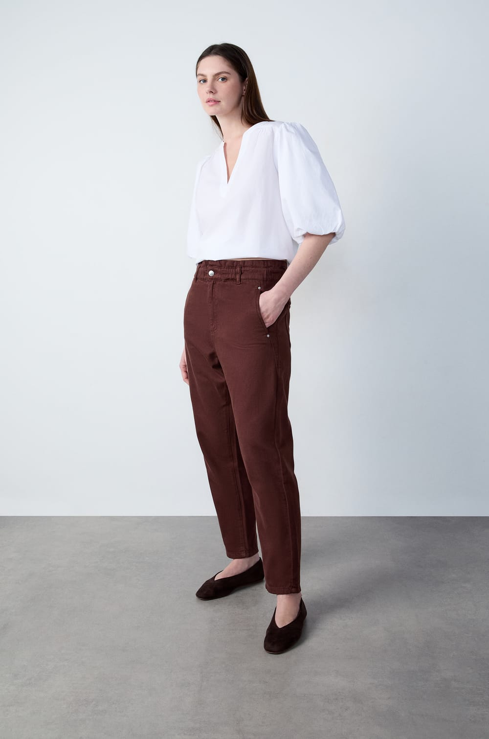 Carrot-cut trousers;${refinementColor}