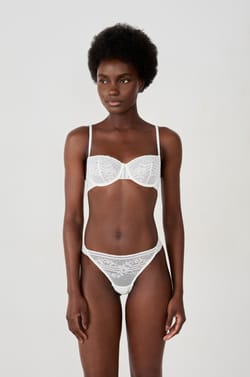 Tanga en dentelle;${refinementColor}