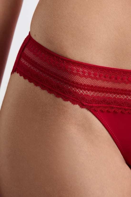 Culotte en dentelle;${refinementColor}