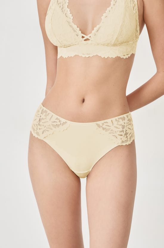 Shorty en dentelle;${refinementColor}