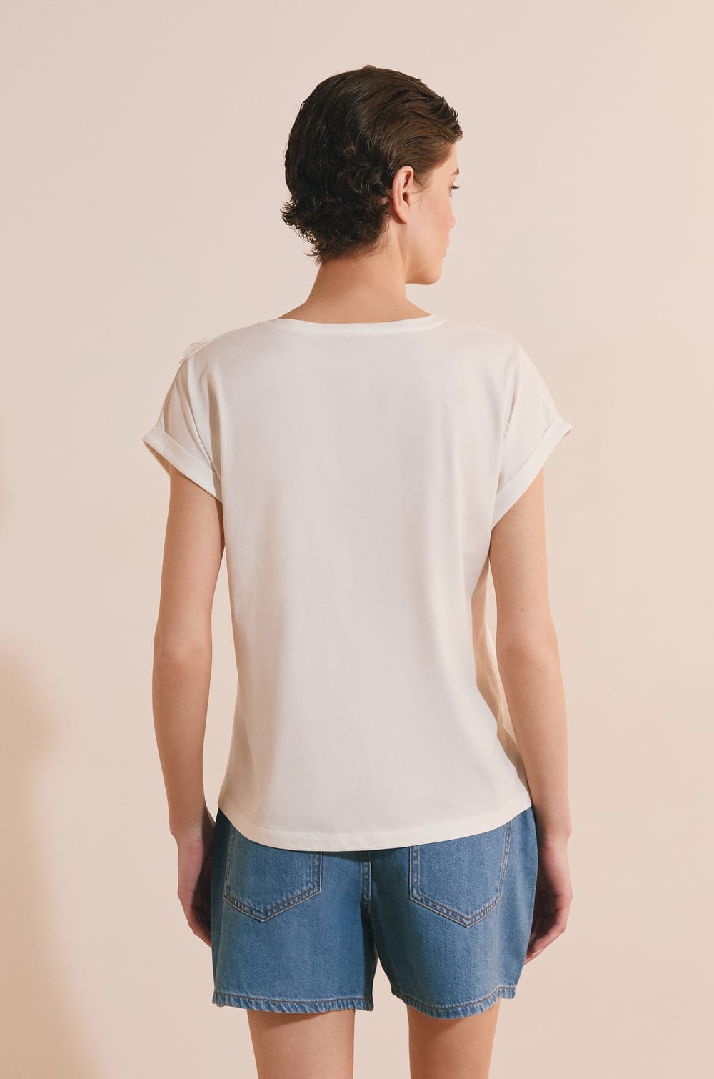 T-shirt en coton avec fleurs;${refinementColor}