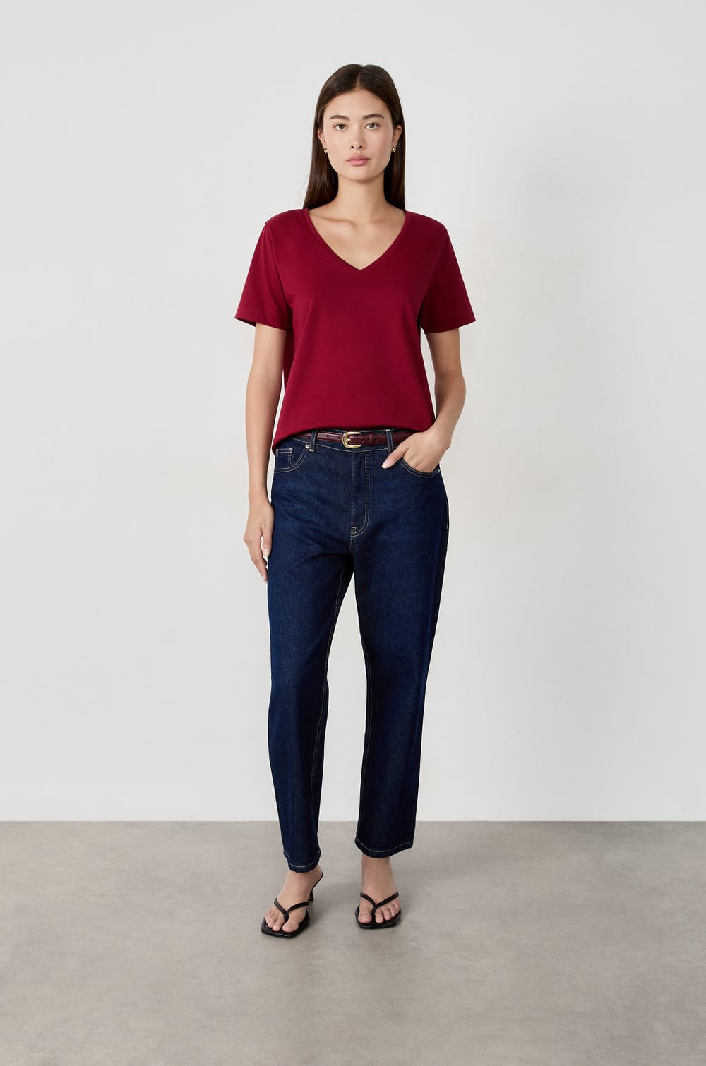 T-shirt en coton col V;${refinementColor}
