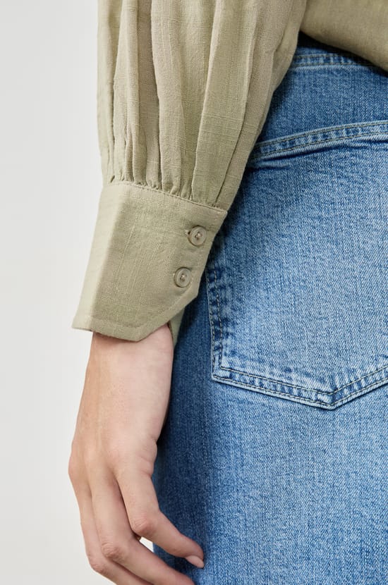 Long-sleeved shirt;${refinementColor}