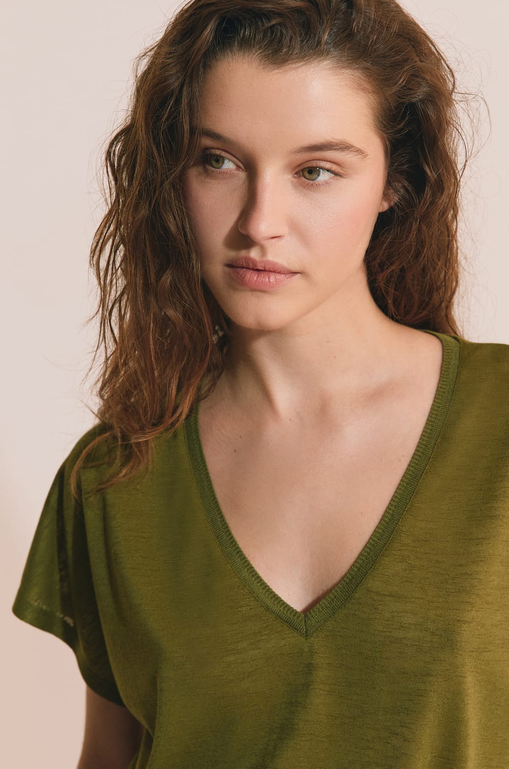 T-shirt manches courtes &agrave; col V;${refinementColor}