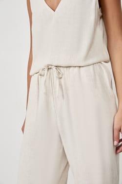 Wide Trousers;${refinementColor}