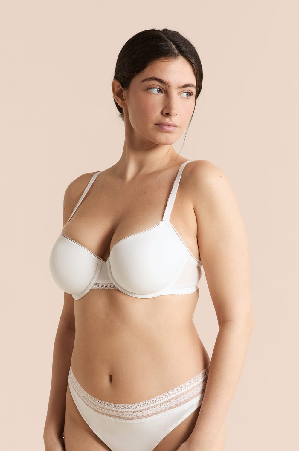Soutien-gorge N.4 - Le coques fines en microfibre avec d&eacute;tails en dentelle;${refinementColor}