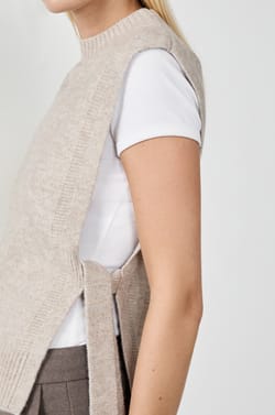 Chaleco cuello redondo con  cintas laterales;${refinementColor}