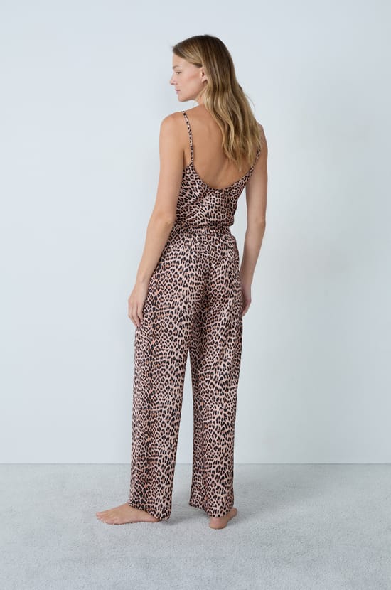 Pantalón satinado con estampado de leopardo;${refinementColor}
