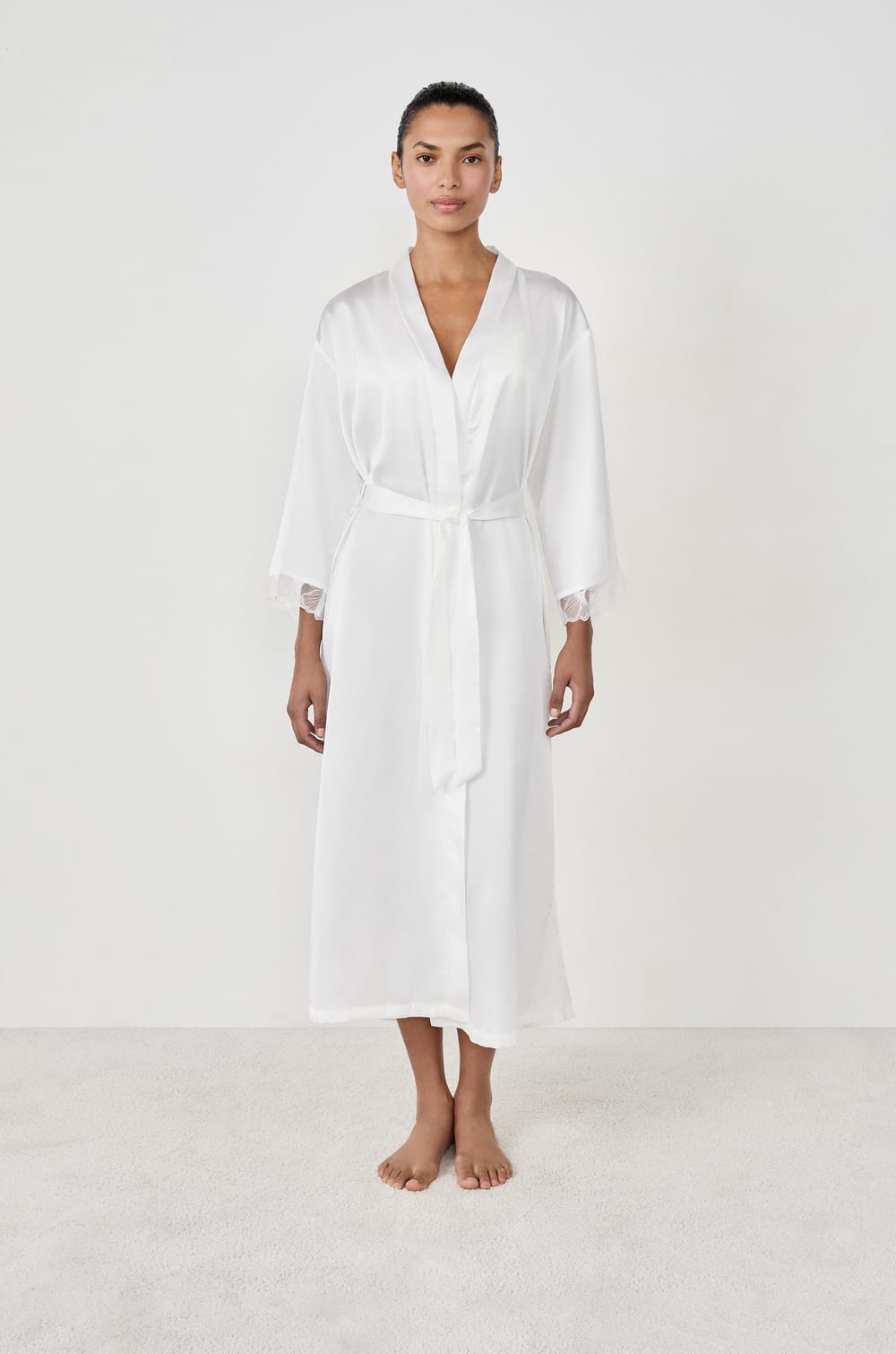 Long satin robe with lace details;${refinementColor}