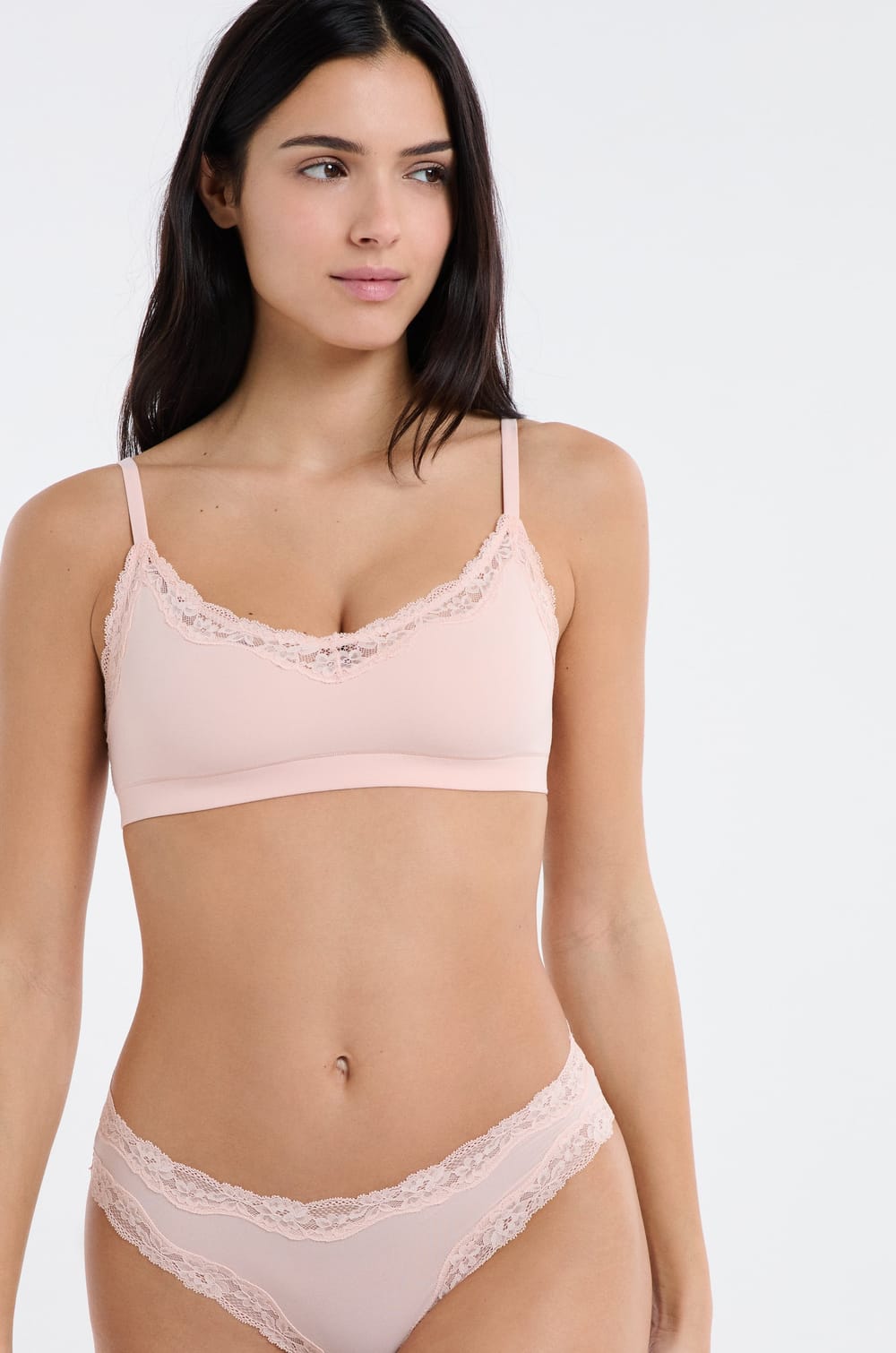 Brassi&egrave;re en microfibre et dentelle;${refinementColor}
