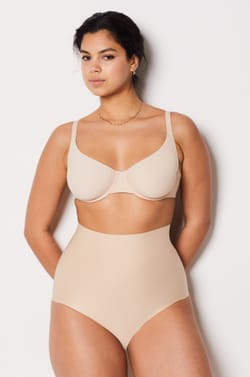 Slip mit hoher Taille – starker Halt;${refinementColor}
