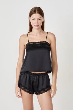 Short satin&eacute; avec dentelle;${refinementColor}