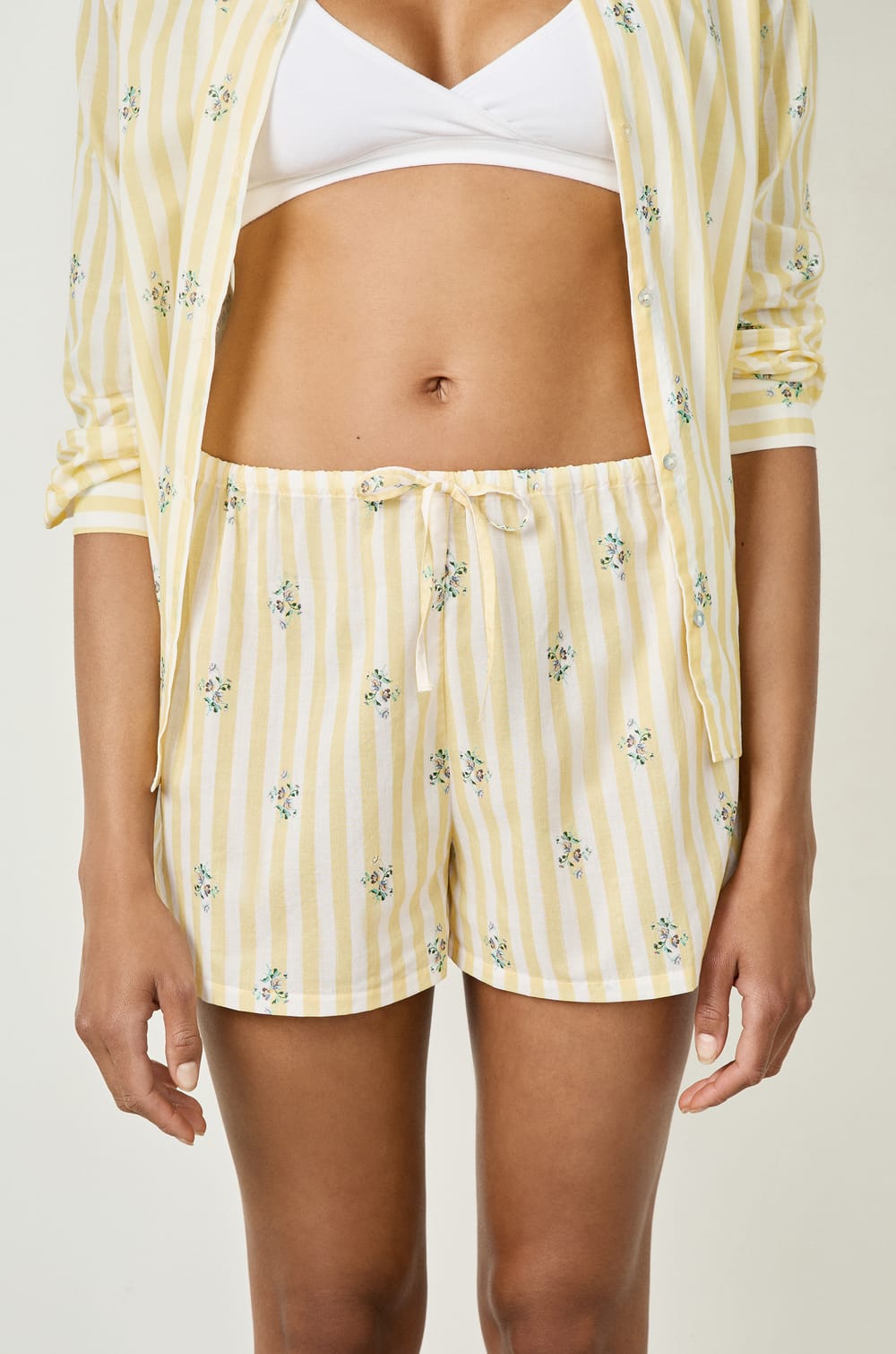 Short de pyjama en coton à motifs;${refinementColor}