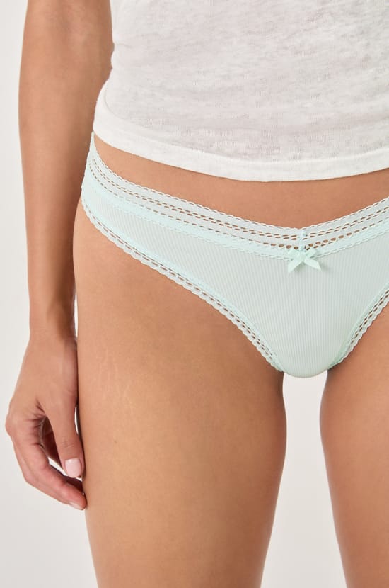 V-Shape Tanga aus Mikrofaser;${refinementColor}