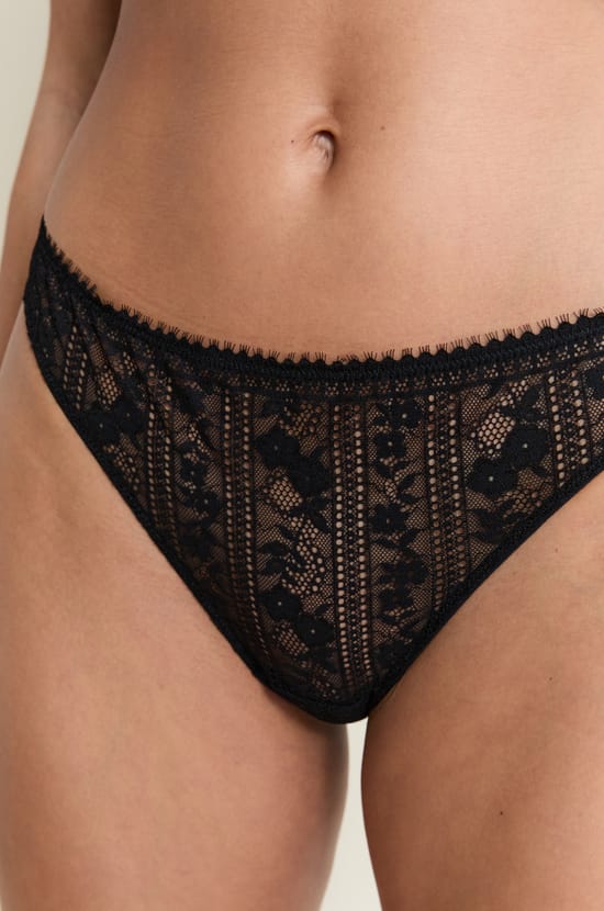 Tanga en dentelle;${refinementColor}