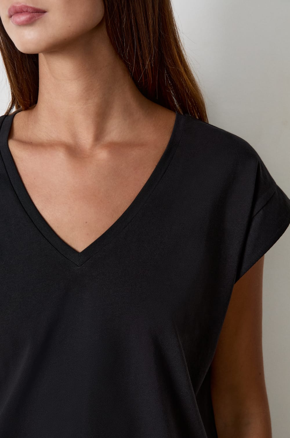 V-Neck T-Shirt 100% Organic Cotton;${refinementColor}