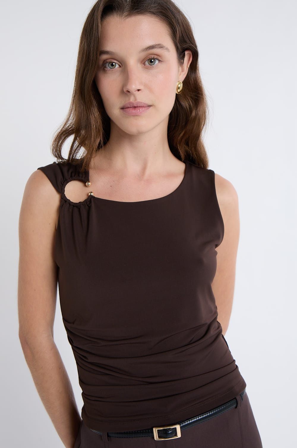 Sleeveless T-shirt with ring;${refinementColor}