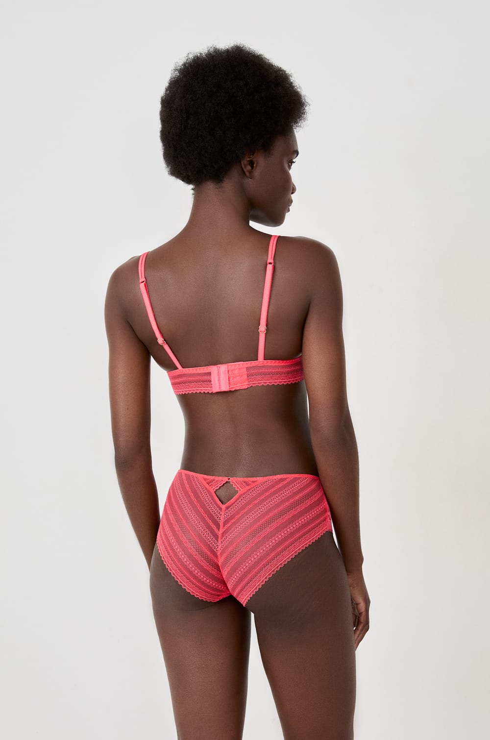 Wireless Lace Triangle Bra;${refinementColor}