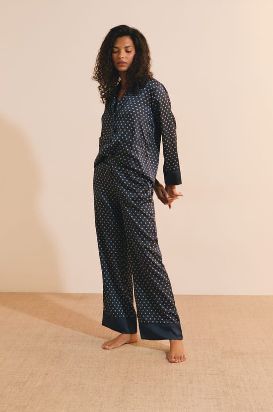 Pantalon de pyjama &agrave; pois satin&eacute;;${refinementColor}