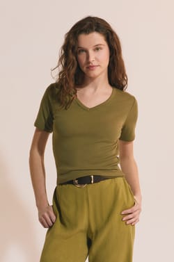 T-shirt &agrave; col V avec coton modal;${refinementColor}