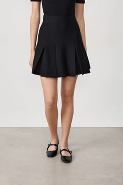 Short skirt;${refinementColor}