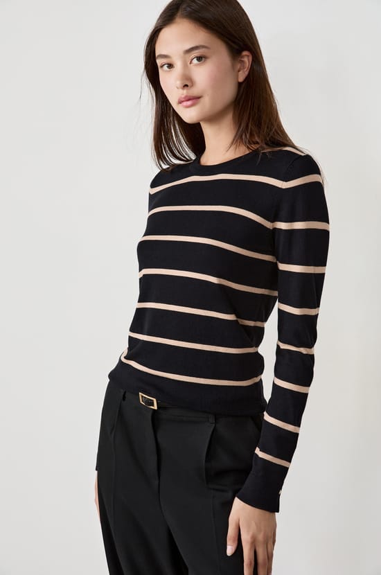 Long-sleeved sweater;${refinementColor}