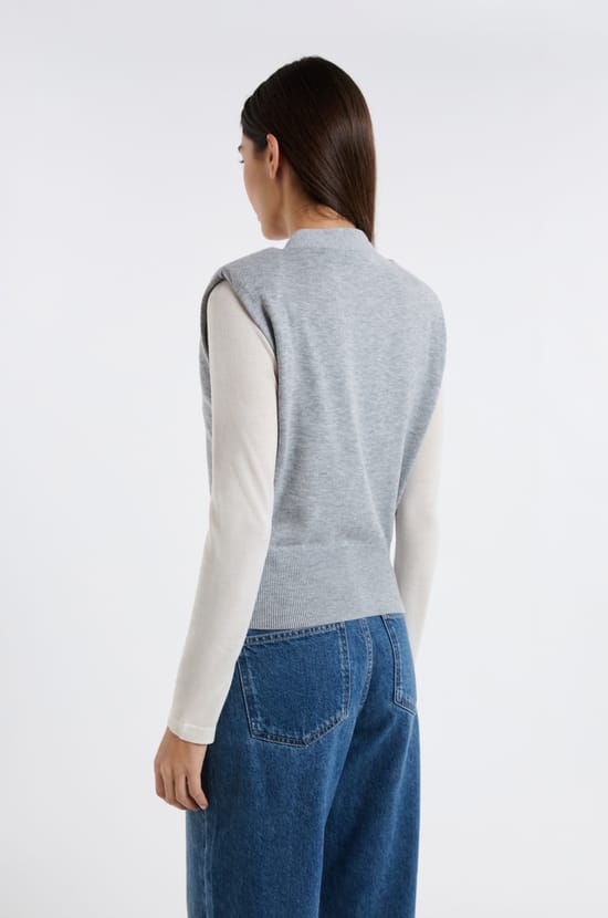 Gilet sans manches boutonn&eacute;;${refinementColor}