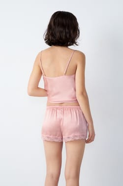 Pantal&oacute;n corto de pijama de seda con detalle de encaje;${refinementColor}
