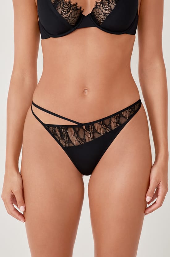 Tanga en dentelle;${refinementColor}