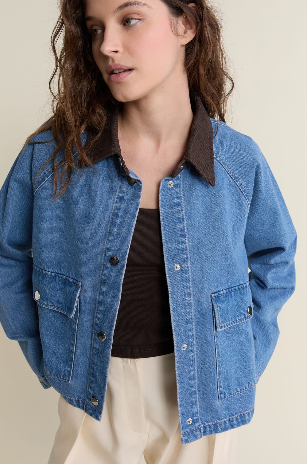 Denim jacket with contrasting collar;${refinementColor}