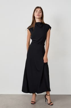 Long backless dress;${refinementColor}
