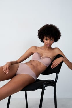 Satin microfibre tanga;${refinementColor}