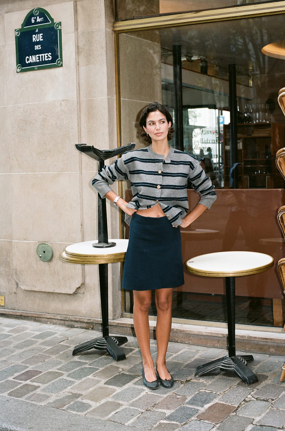 Pull manches longues &agrave; rayures avec d&eacute;tail bouton dor&eacute;;${refinementColor}
