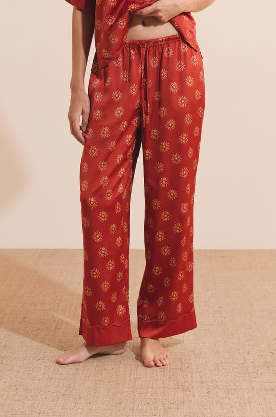 Pantalon de pyjama &agrave; motifs fleurs satin&eacute;;${refinementColor}