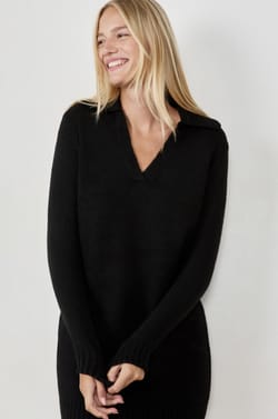 Robe pull col V;${refinementColor}