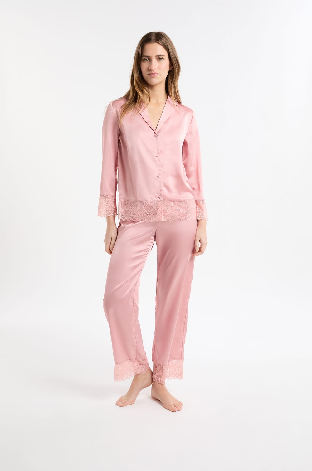 Chemise de pyjama satin&eacute;e avec d&eacute;tails dentelle;${refinementColor}