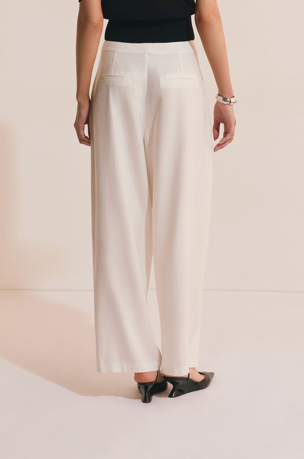 Pantalon avec lin;${refinementColor}