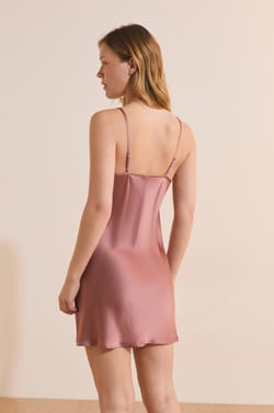 Nuisette courte en soie d&eacute;tails dentelle;${refinementColor}