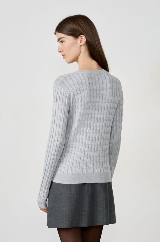 Round neck sweater;${refinementColor}
