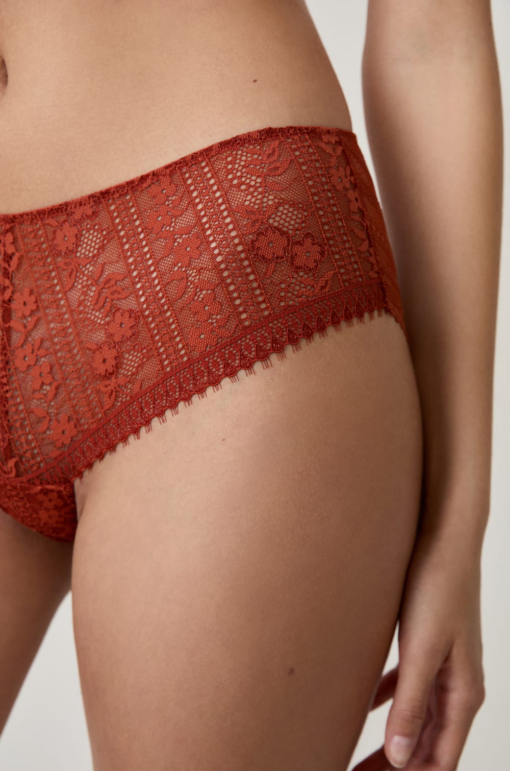 Shorty en dentelle;${refinementColor}