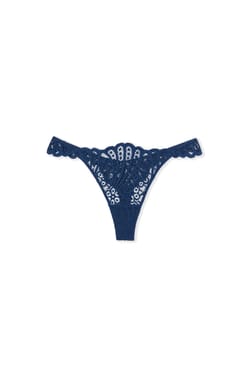 String en dentelle;${refinementColor}