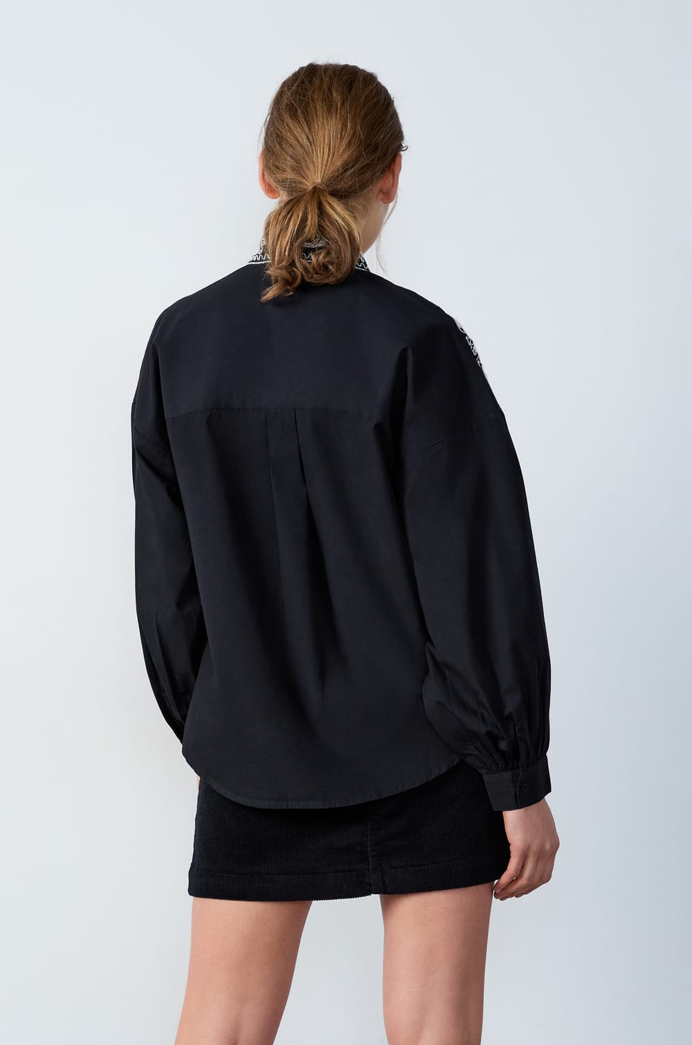 Long-sleeved embroidered shirt;${refinementColor}