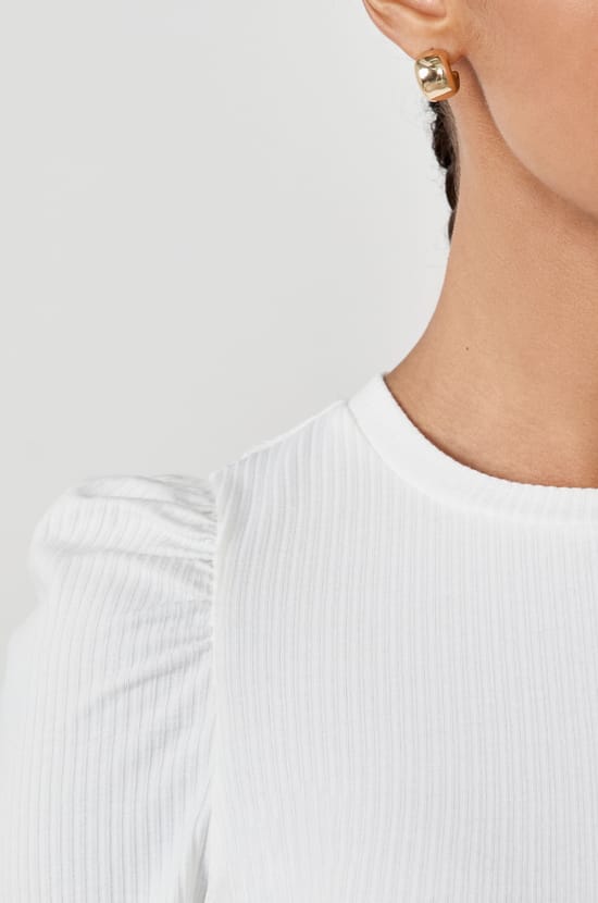 T-shirt manches courtes avec épaules bouffantes;${refinementColor}