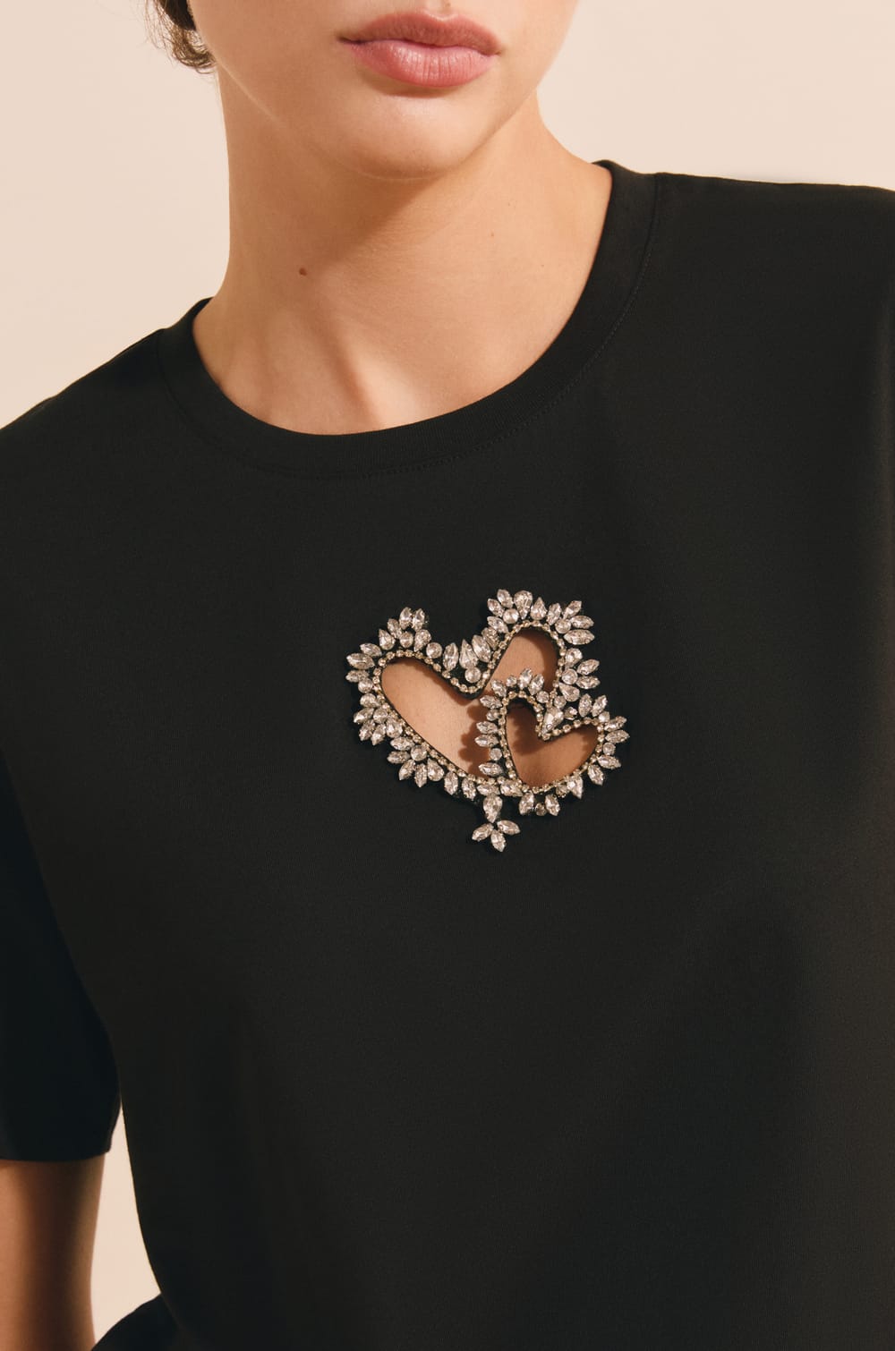 T-shirt manches courtes avec strass en forme de c&oelig;ur en coton;${refinementColor}