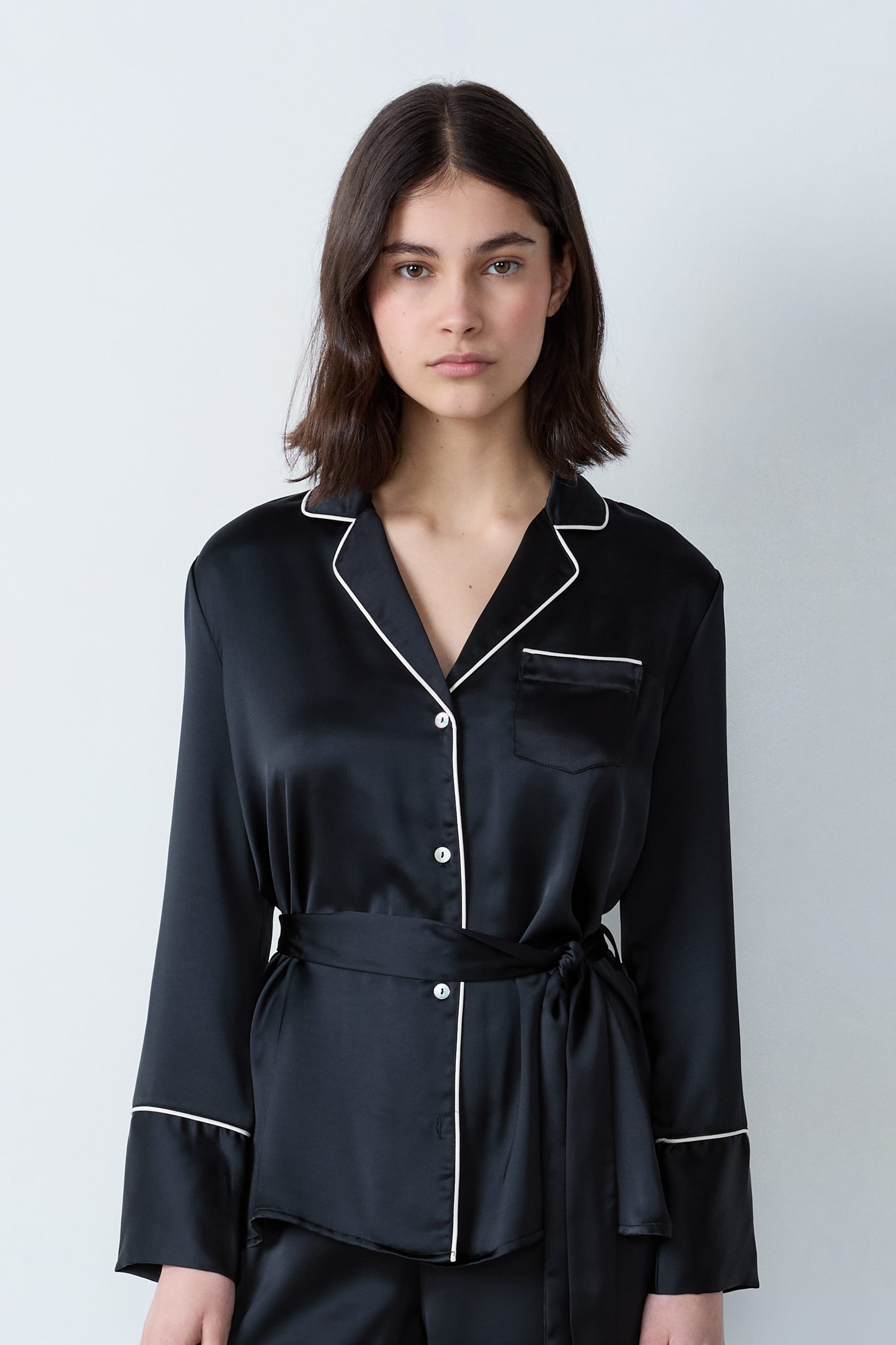 chemise de pyjama satinée à nouer