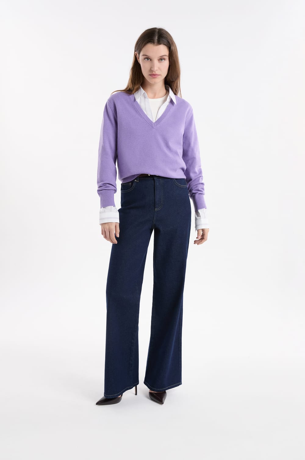 Pull col V avec laine;${refinementColor}