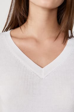 Pull col V avec laine;${refinementColor}