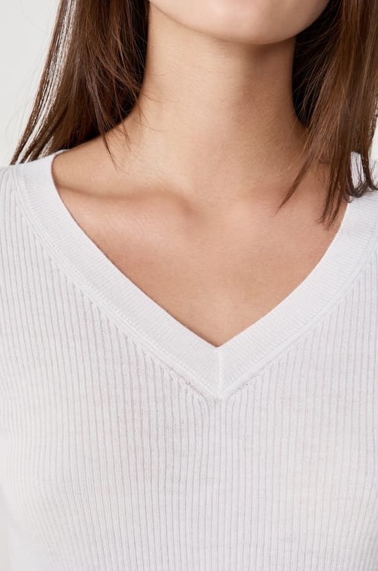 Pull col V avec laine;${refinementColor}