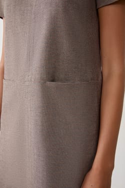 Robe courte à manches courtes;${refinementColor}